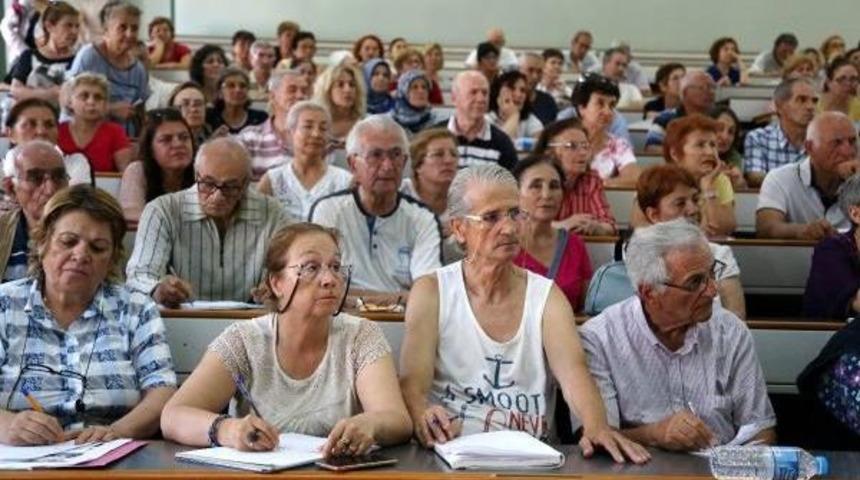 Tazelenme &Uuml;niversitesi'nde Kazağı &Ouml;ren Yaşlılar Sınıfı Ge&ccedil;ti
