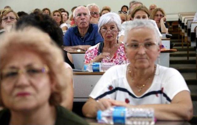 Tazelenme Üniversitesi'nde Kazağı Ören Yaşlılar Sınıfı Geçti