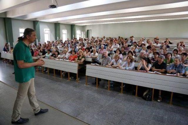 Tazelenme Üniversitesi'nde Kazağı Ören Yaşlılar Sınıfı Geçti