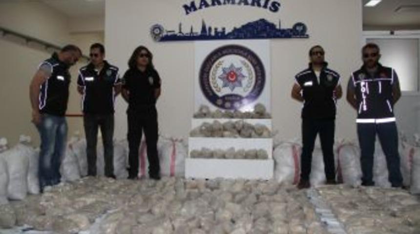 1 Ton Uyuşturucu Basına G&ouml;sterildi