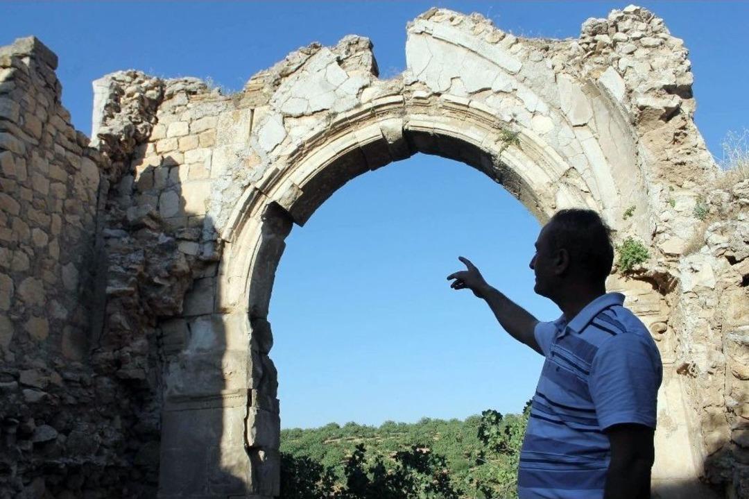 900 Yıllık Manastırdan Geriye Birka&ccedil; Duvar Kaldı