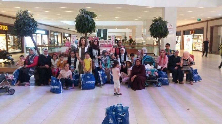 Kelebek &Ccedil;ocuklara Giysi Yardımı