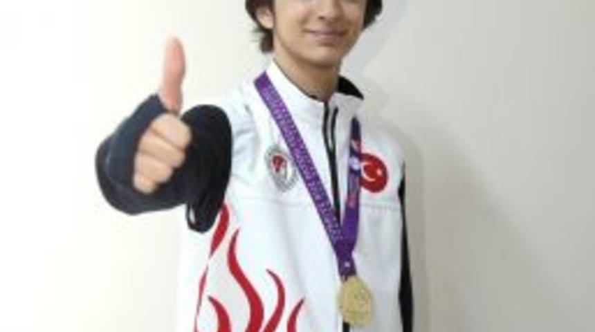 İhlas Koleji &Ouml;ğrencisi Buz Pateninde Şampiyon Oldu