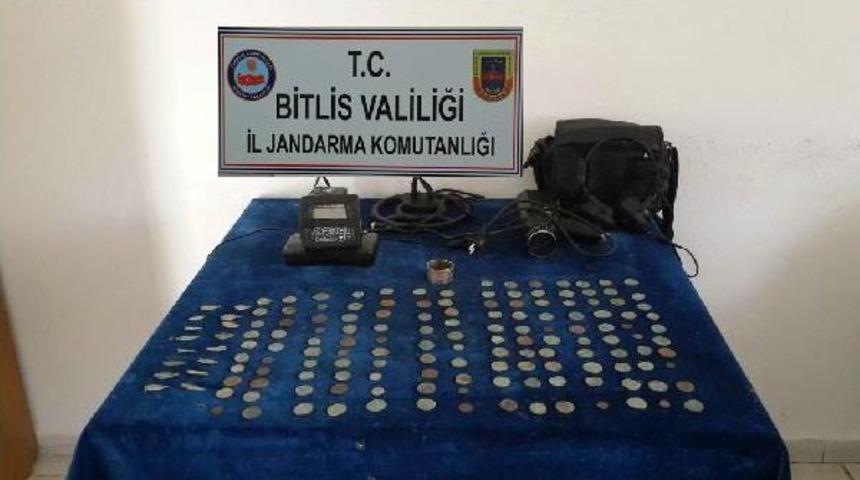 Bitlis'te Ka&ccedil;ak Kazı Yapanlar Su&ccedil;&uuml;st&uuml; Yakalandı