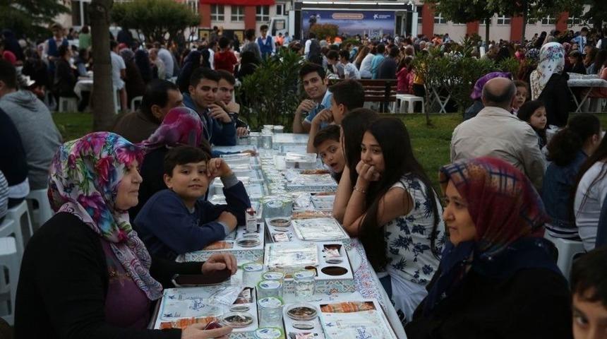 Komşular Aynı Sofrada Buluştu