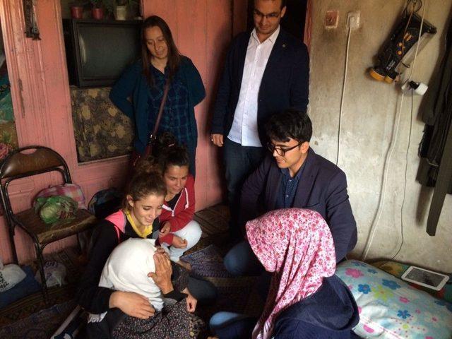 Öğrencilerden Yaşlılara Anlamlı Ziyaret 1