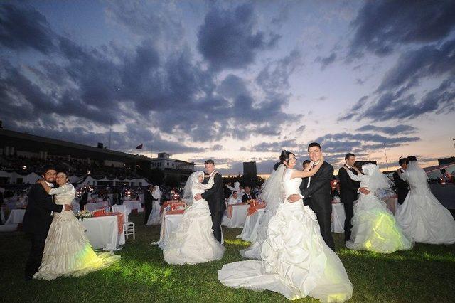 B&uuml;y&uuml;kşehirden 217 &Ccedil;ifte Toplu Nikah T&ouml;reni 2