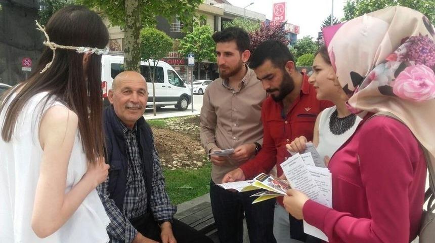 D&uuml;zce &Uuml;niversitesi &Ouml;ğrencileri 200 Yaşlıya Rehberlik Etti