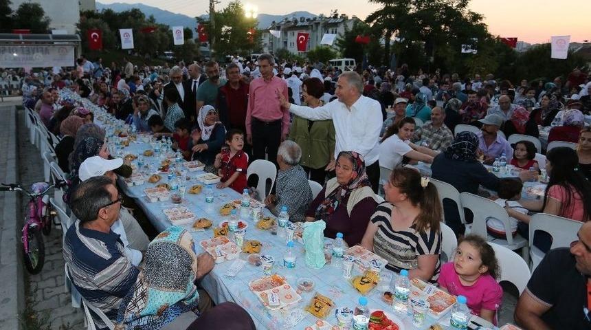 B&uuml;y&uuml;kşehir Mehmet Akif Ersoy Mahallesi&rsquo;nde İftar Sofrası Kurdu