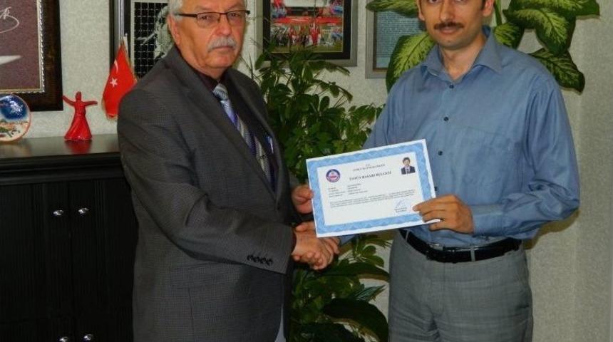 Başarılı İdarecilere &Uuml;st&uuml;n Başarı Belgesi