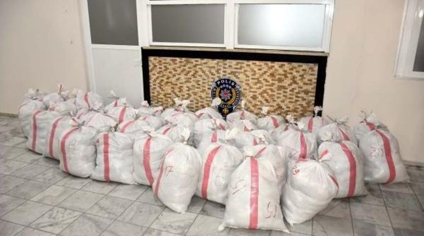 Y&uuml;k Gemisinde Ele Ge&ccedil;irilen 1 Ton 71 Kilo Eroin Sergilendi