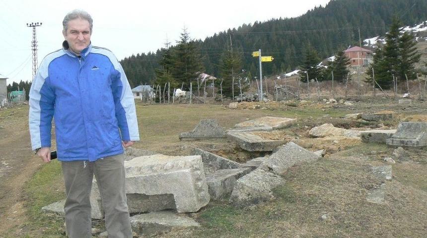 S&uuml;leyman Felek&rsquo;in Kabirleri Tahrip Edildi