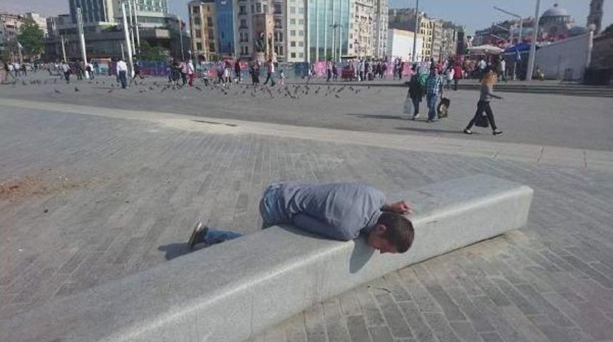 Taksim'de Şok Eden Manzara; K&uuml;&ccedil;&uuml;k &Ccedil;ocuklar Şahit Oldu