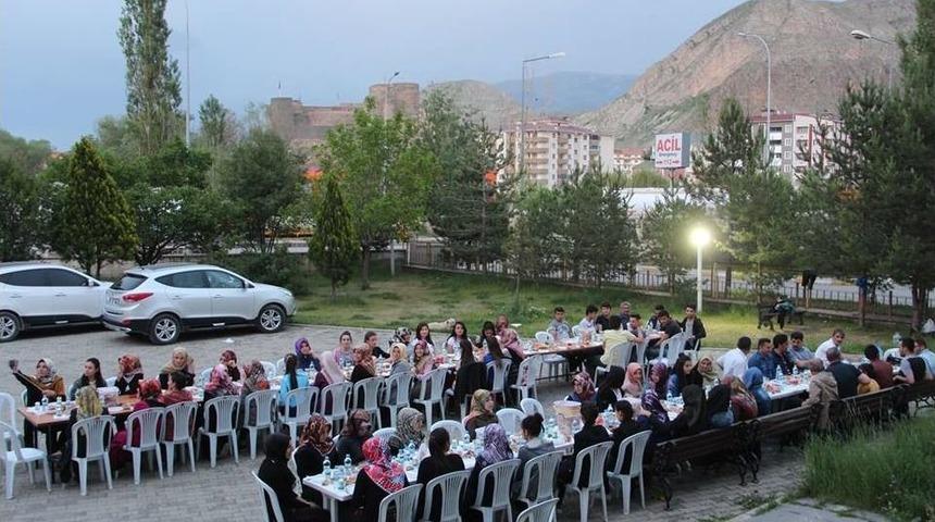 Oltu&rsquo;da İftarlı Mezuniyet Programı