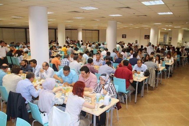 Üniversite Personeline İftar 2