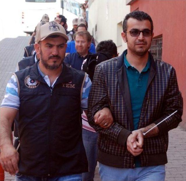 Fet&ouml; den G&ouml;zaltına Alınan 8 Akademisyen Adliyeye G&ouml;nderildi 2