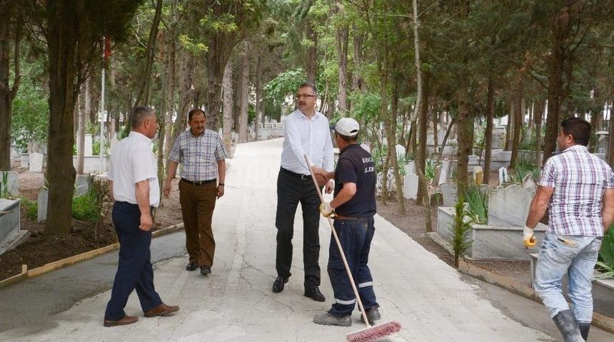 Karacabey Mezarlıklarında Kapsamlı Temizlik