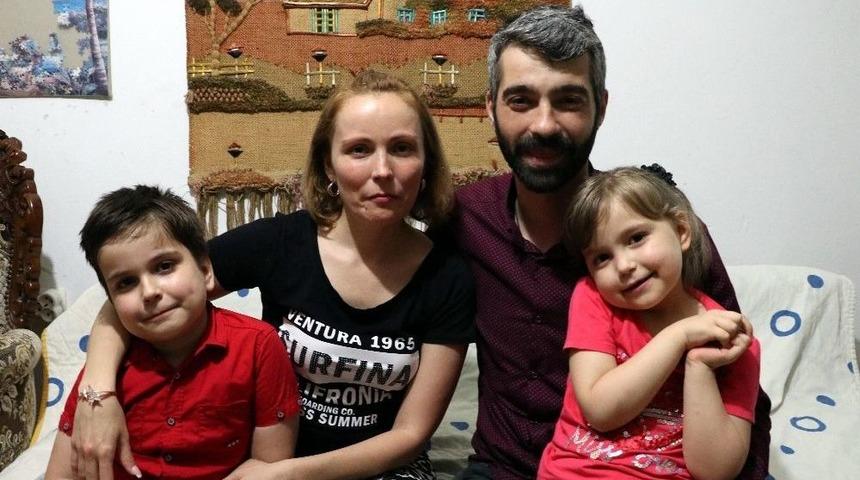 Sınır Dışı Edilen Moldovalı Anne, 7 Ay Sonra &Ccedil;ocuklarına Kavuştu