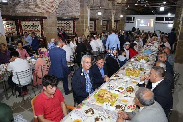 Niğde Belediyesi Siyasi Parti Temsilcilerini İftarda Buluştu 1