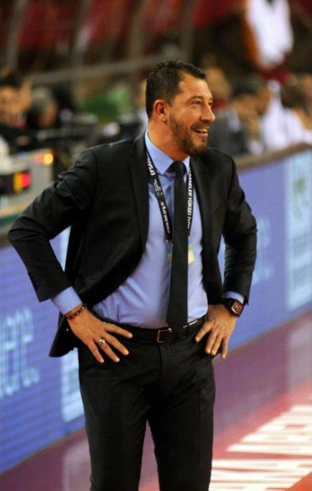 Karşıyaka nın G&ouml;nderdiği Ufuk Sarıca, Beşiktaş la Finalde 1