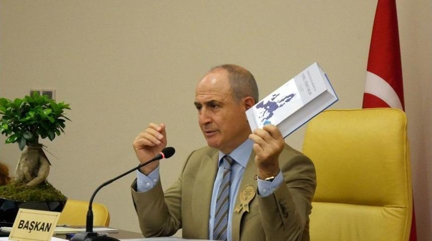 Başkan Akg&uuml;n, Yerel Y&ouml;netimlerin Kitabını Yazdı