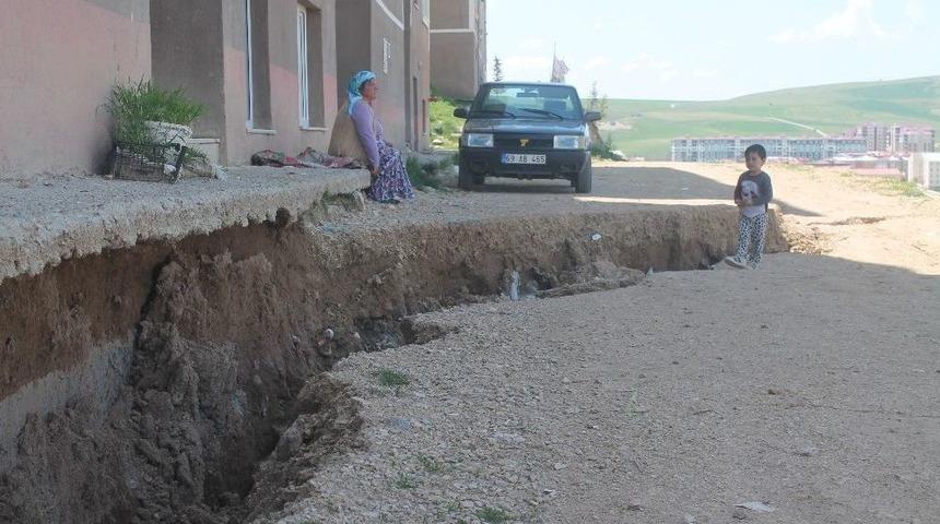 Bayburt&rsquo;ta &Ccedil;&ouml;ken Yol Tehlike Sa&ccedil;ıyor