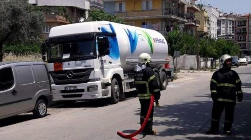 Doğalgaz Tankerinde Yaşanan Ka&ccedil;ak Paniğe Yol A&ccedil;tı