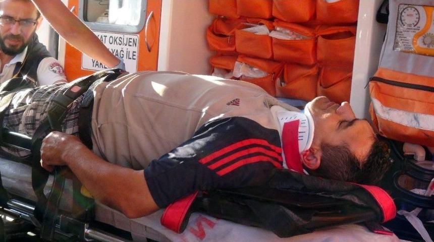 Alanya&rsquo;da Motosikletle Otomobil &Ccedil;arpıştı: 1 Ağır Yaralı