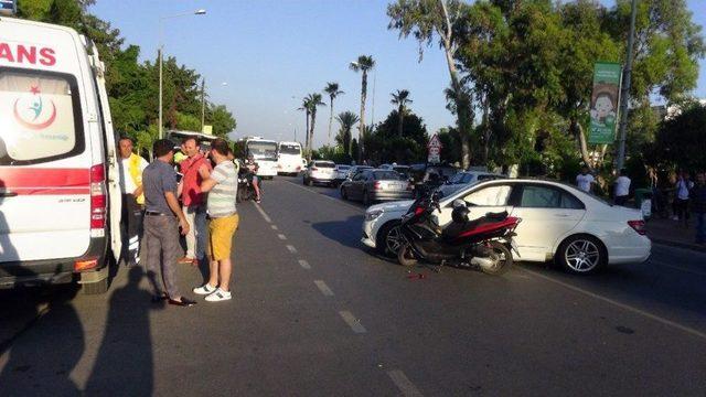 Alanya’da Motosikletle Otomobil Çarpıştı: 1 Ağır Yaralı