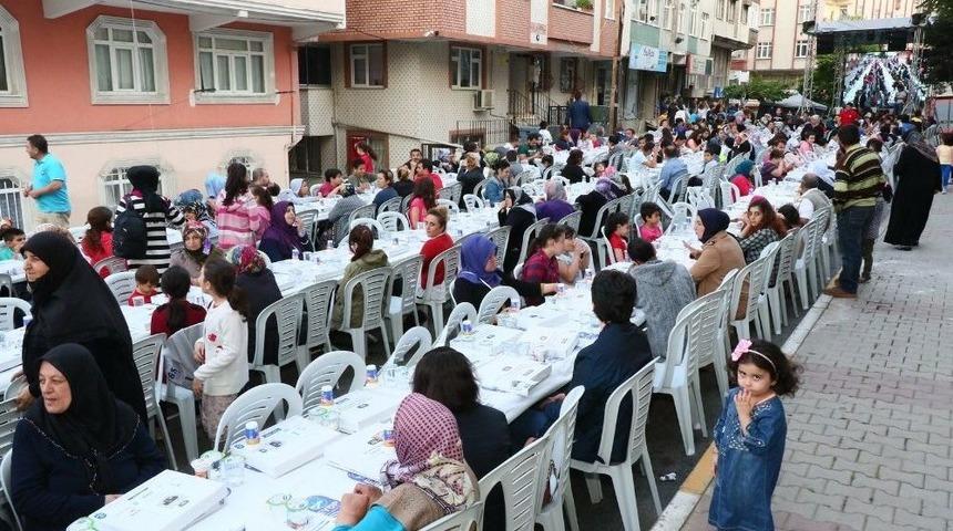 Ey&uuml;pl&uuml;ler G&ouml;n&uuml;l Sofralarında Buluşuyor