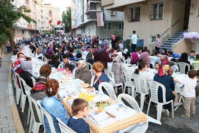 Eyüplüler Gönül Sofralarında Buluşuyor