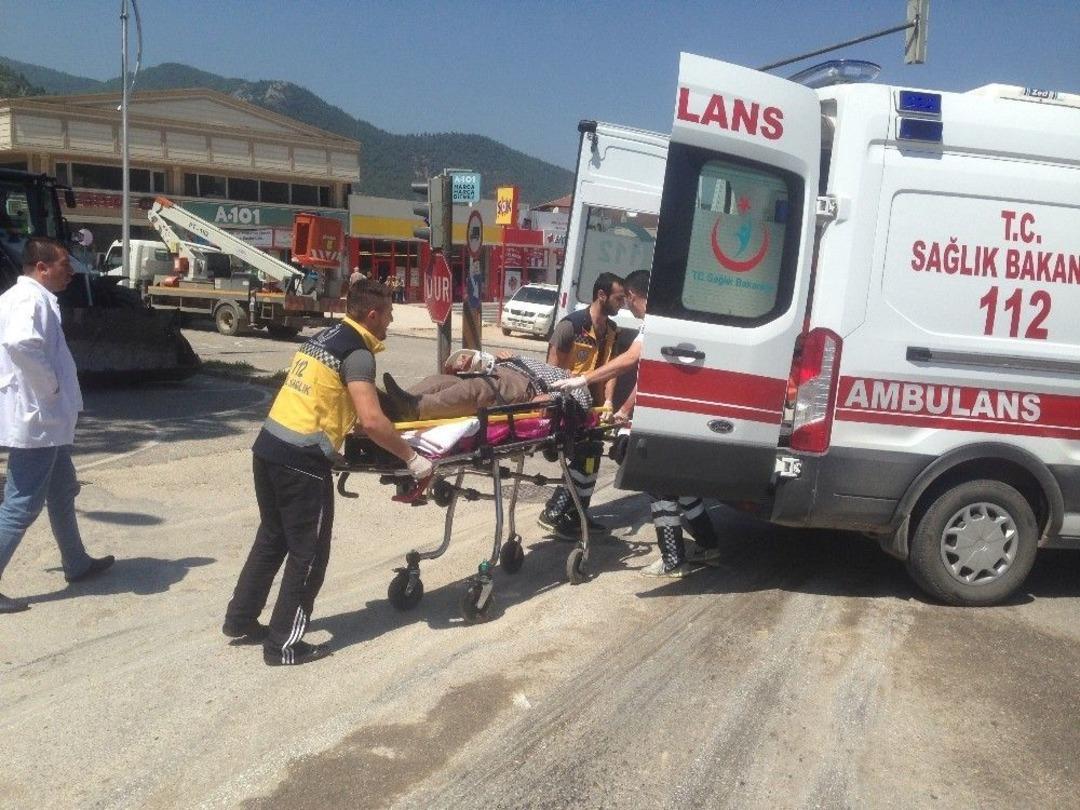 Kamyonun Karıştığı Kaza G&uuml;venlik Kamerasında