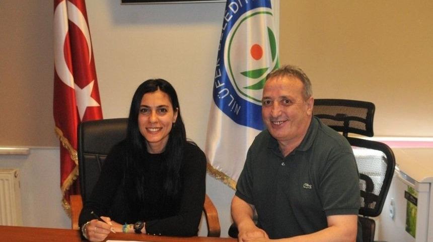 Nil&uuml;fer&rsquo;den &Ccedil;ifte İmza