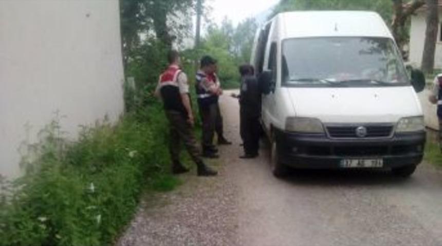 Hayvan &Ccedil;alarken Su&ccedil;&uuml;st&uuml; Yakalanan Hırsızlar Tutuklandı