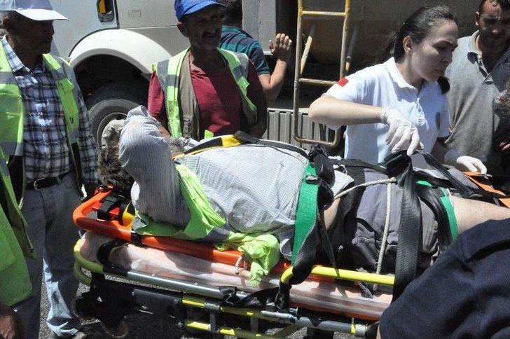 Kamyon Kasası İle Beton Bariyer Arasında Sıkıştı G2