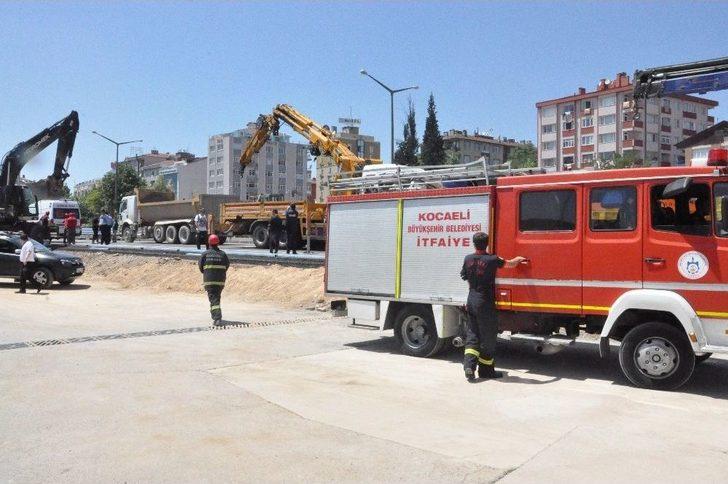 Kamyon Kasası İle Beton Bariyer Arasında Sıkıştı G5