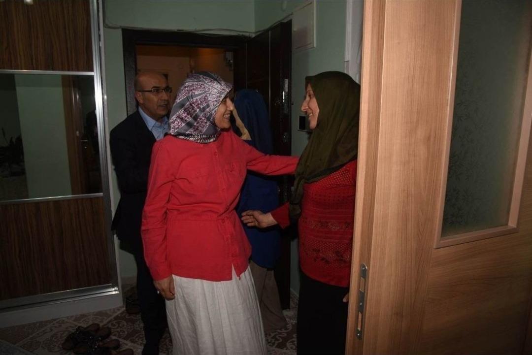 Vali Demirtaş Ve Eşi, Als Hastası Yasin&rsquo;i Ziyaret Etti