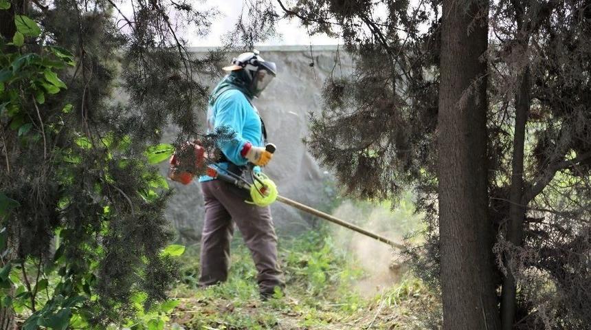 Başiskele&rsquo;nin Parklarında Bayrama Hazırlık &Ccedil;alışmaları