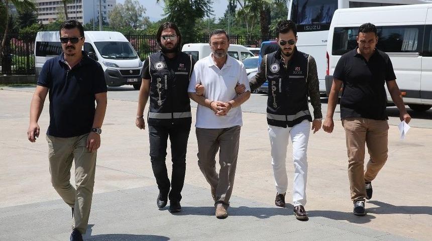 Fet&ouml;&rsquo;den G&ouml;zaltına Alınan Eski Rekt&ouml;r Adliyede