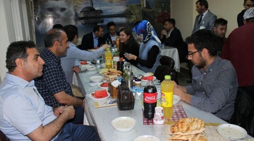 Kaymakam D&uuml;ndar Sağlık &Ccedil;alışanlarıyla İftar A&ccedil;tı