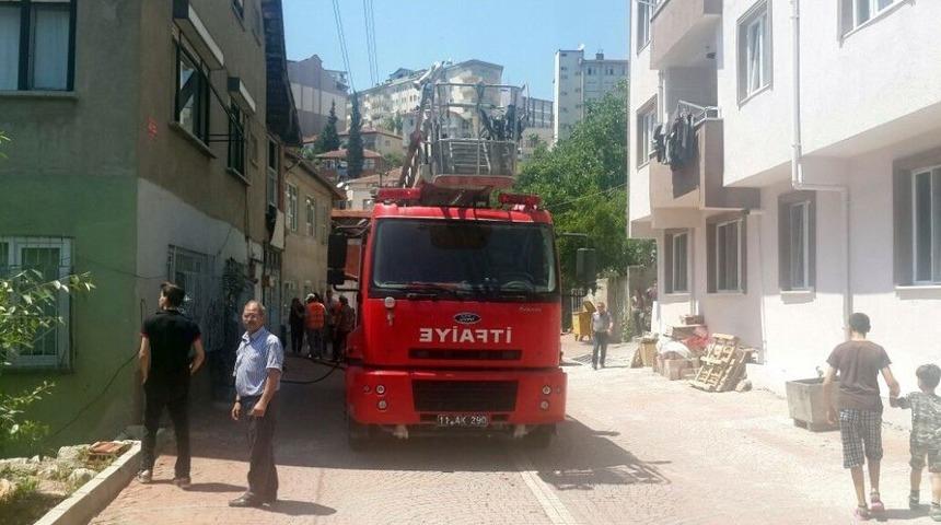 Yangında İki Ev Hasar G&ouml;rd&uuml;