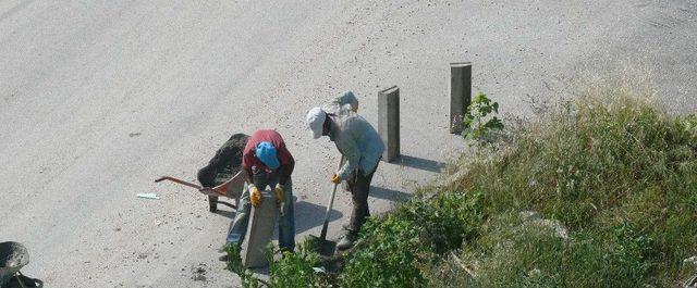 Su Basmasına Neden Olan Yolda Çalışma Yapıldı