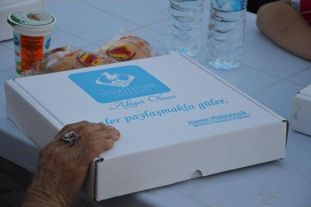 Başkan Y&uuml;z&uuml;g&uuml;ll&uuml; Orucunu Kaymaz Mahallesi&rsquo;nde Vatandaşlarla A&ccedil;tı