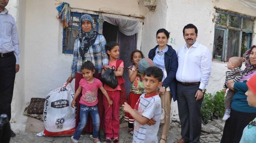 Kaymakam &Ouml;zkan&rsquo;dan Dar Gelirli Ailelere Gıda Paketi