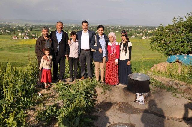 Kaymakam &Ouml;zkan&rsquo;dan Dar Gelirli Ailelere Gıda Paketi 3