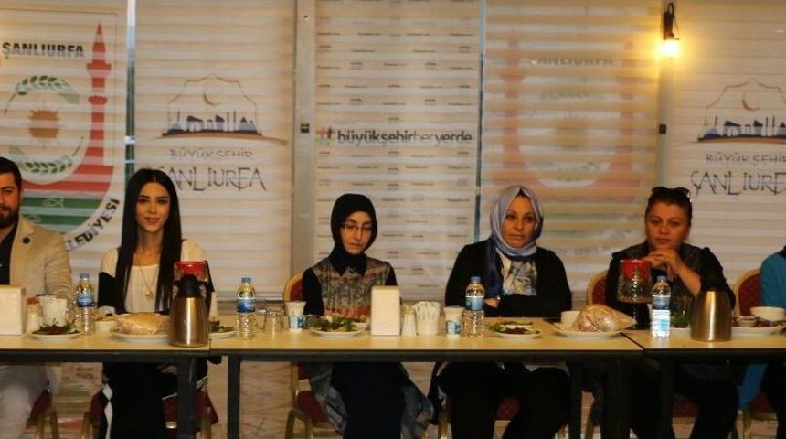 Sema &Ccedil;ift&ccedil;i Gen&ccedil;lerle İftar Etti