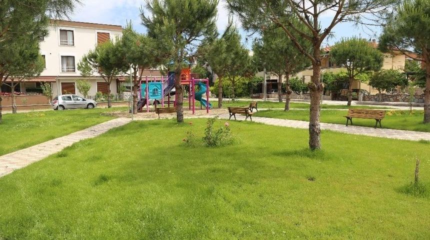 Burhaniye Belediyesi &Ouml;ğretmenler Mahallesi&rsquo;ne Yeni Bir Park Yaptı