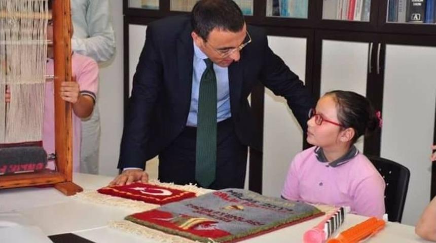 Gelecekleri İ&ccedil;in İlmek Attılar