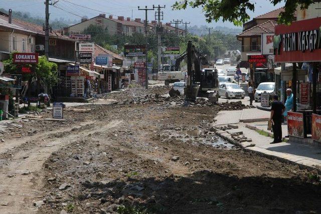 Kuzuluk İhlas Caddesi Baştan Sona Yenileniyor