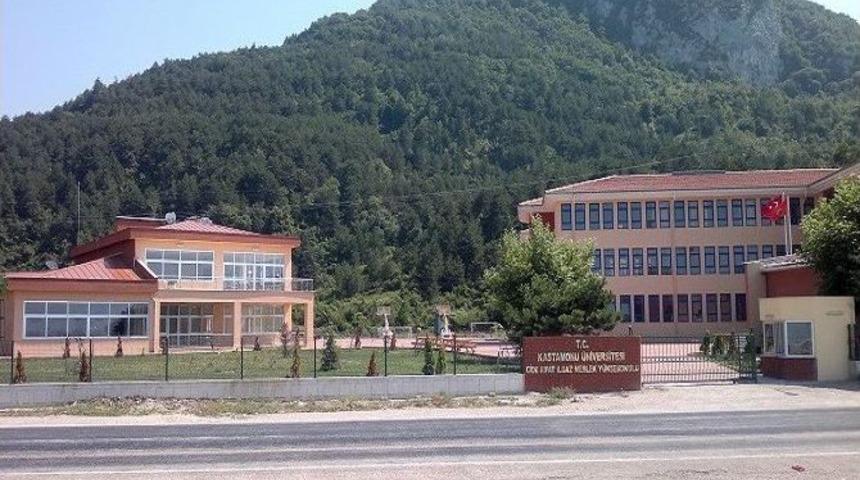 Cide&rsquo;de Rıfat Ilgaz&rsquo;ın İsmi Meslek Y&uuml;ksekokulu&rsquo;ndan Siliniyor